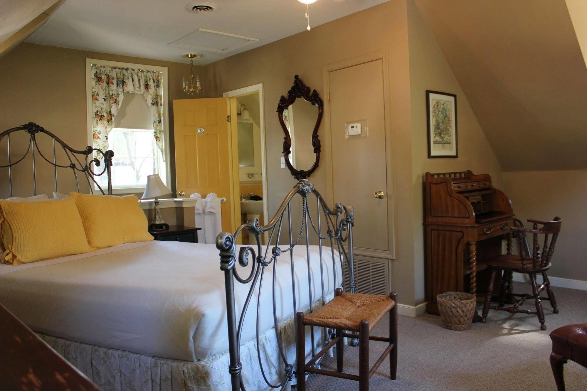 Cedars Of Williamsburg Bed & Breakfast Ngoại thất bức ảnh
